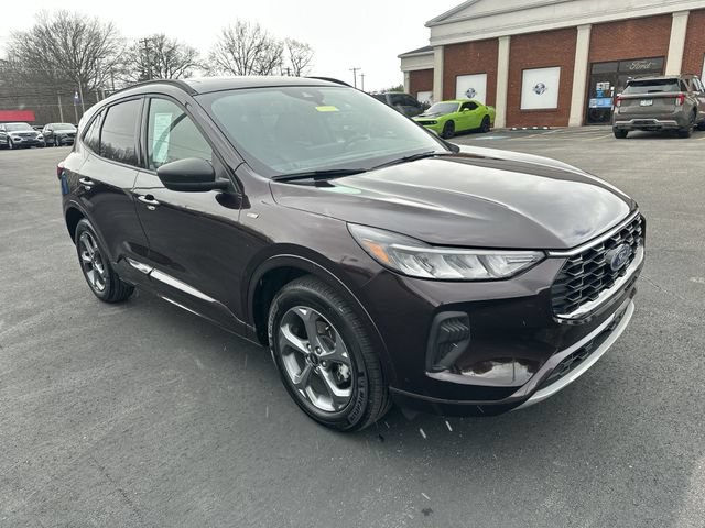 Used 2023 Ford Escape ST-Line w/ Tech Pack #1 AWD/4WD image 11