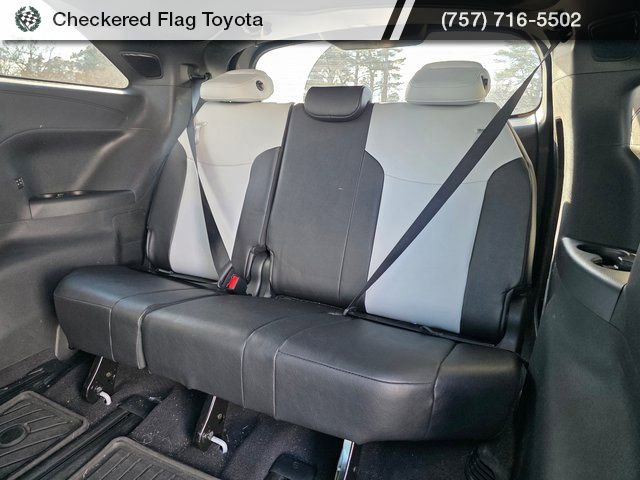Used 2025 Toyota Sienna XSE w/ XSE Plus Package image 21