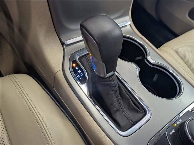 Used 2019 Jeep Grand Cherokee Overland AWD/4WD image 15