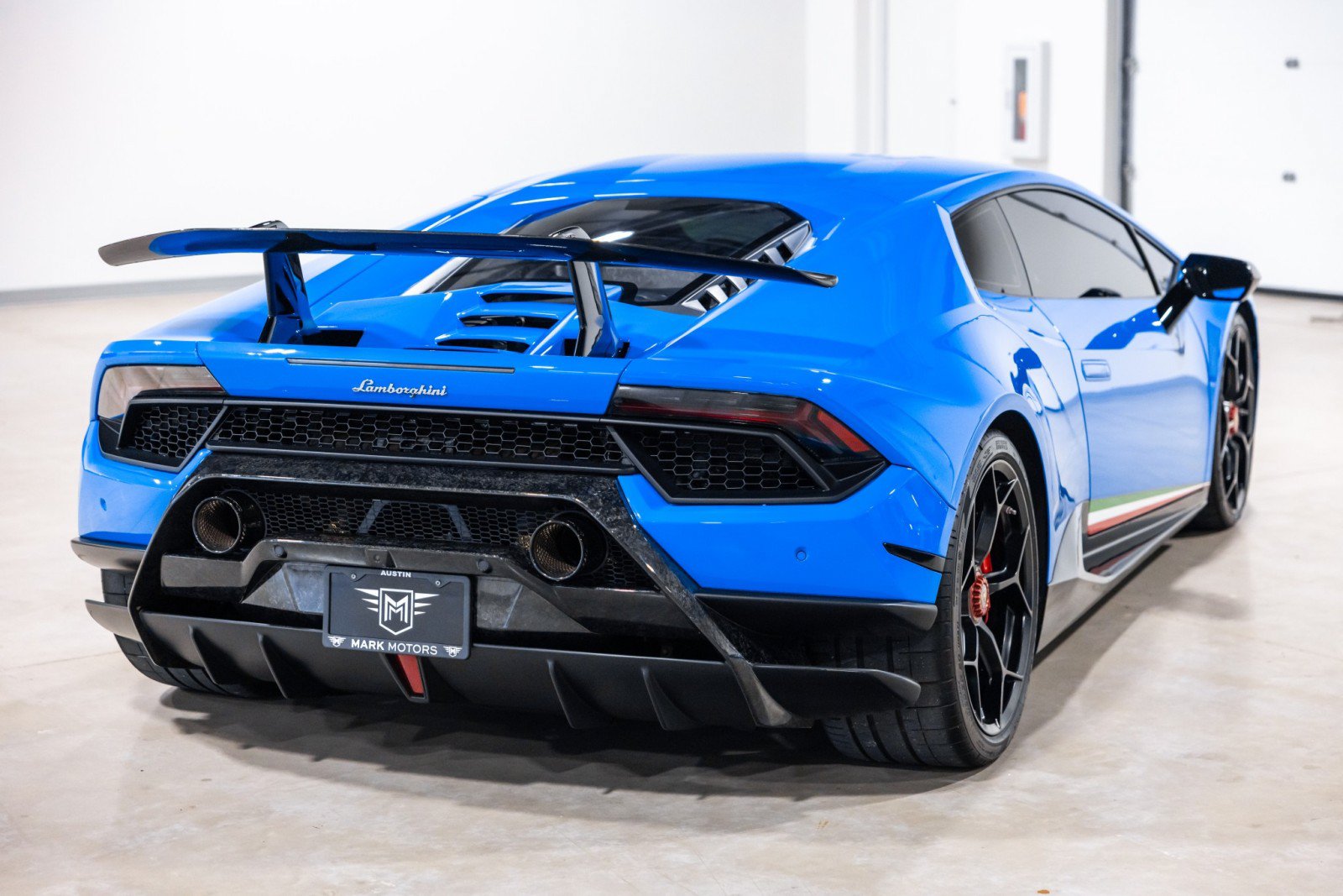 Used 2018 Lamborghini Huracan Performante AWD/4WD image 9