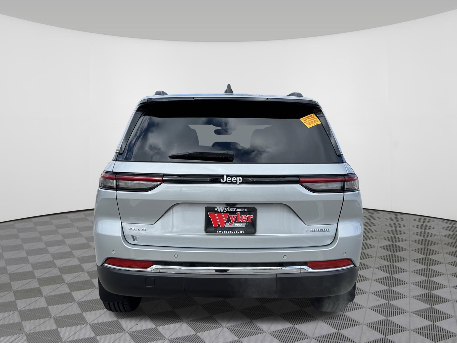 Used 2024 Jeep Grand Cherokee Laredo w/ MOPAR Finishing Package image 18