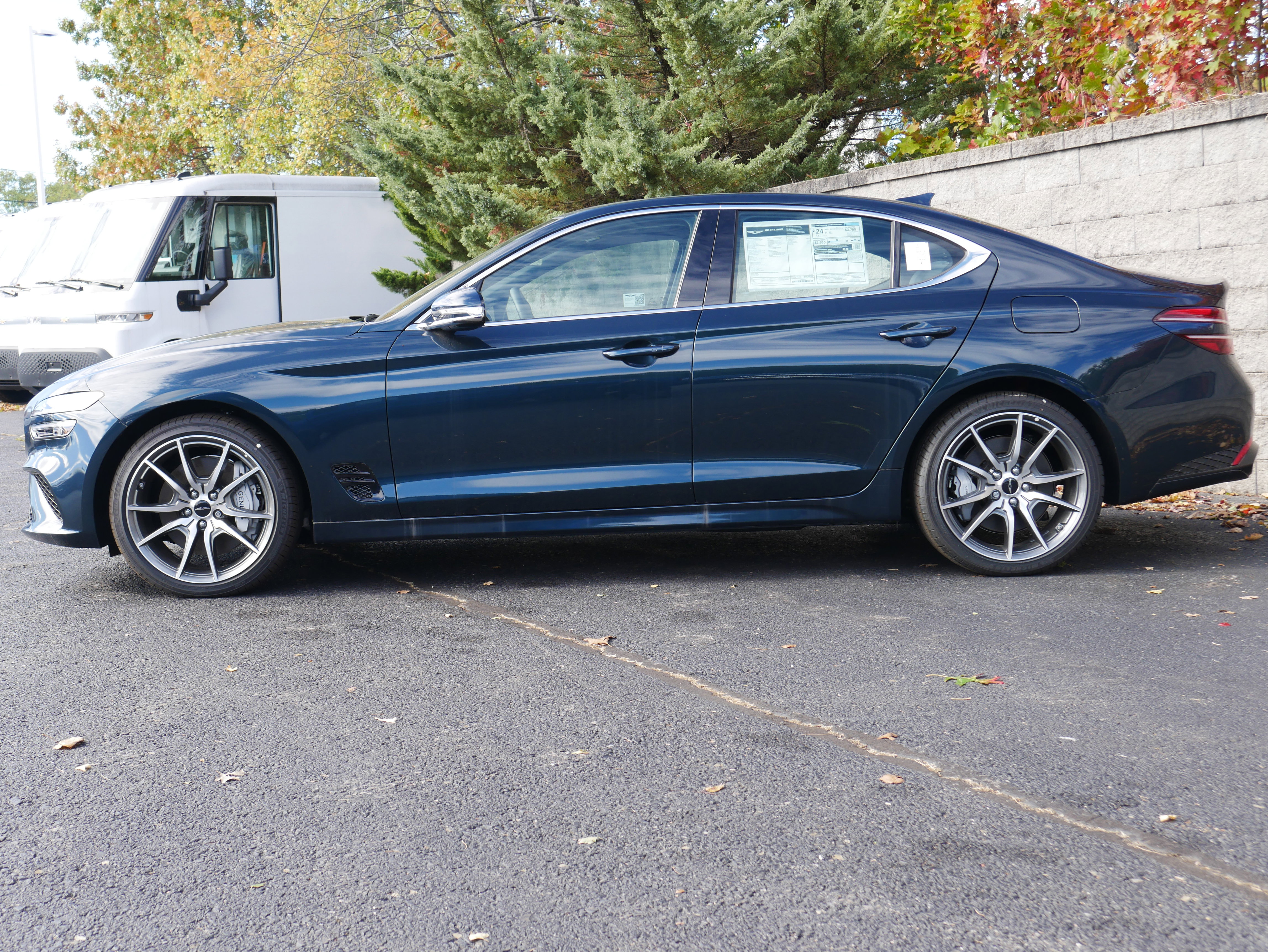 Used 2025 Genesis G70 2.5T image 3