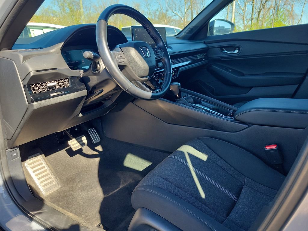 Used 2023 Honda Accord Sport image 9