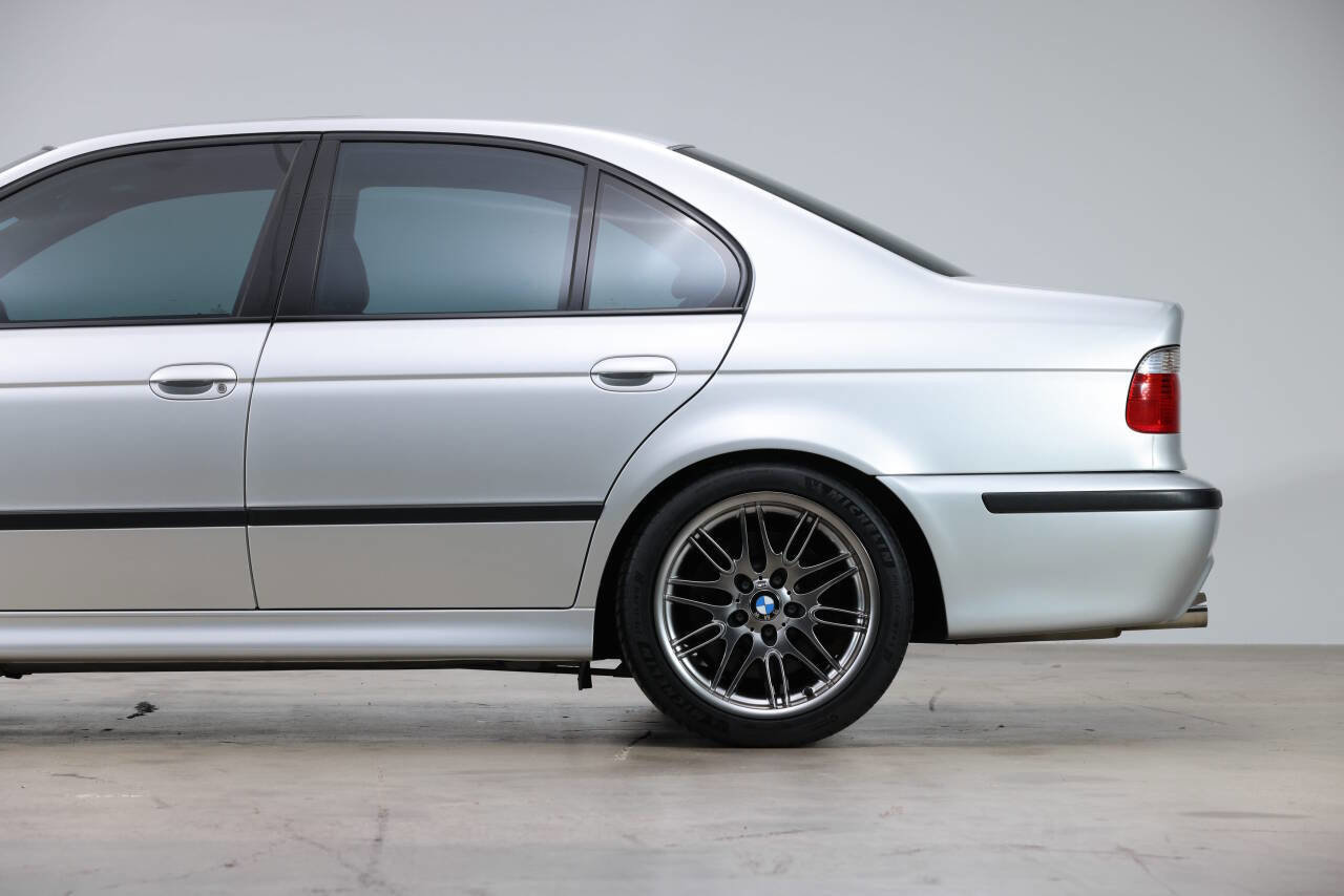 Used 2003 BMW M5 image 26