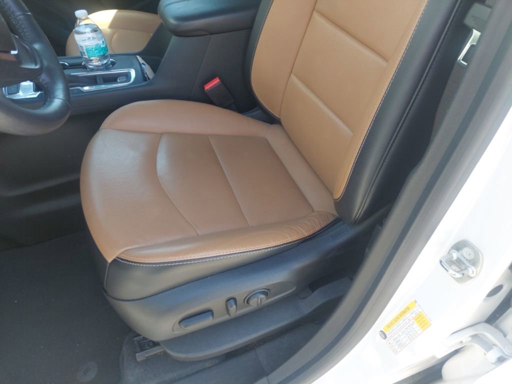 Used 2018 Chevrolet Equinox Premier AWD/4WD image 17