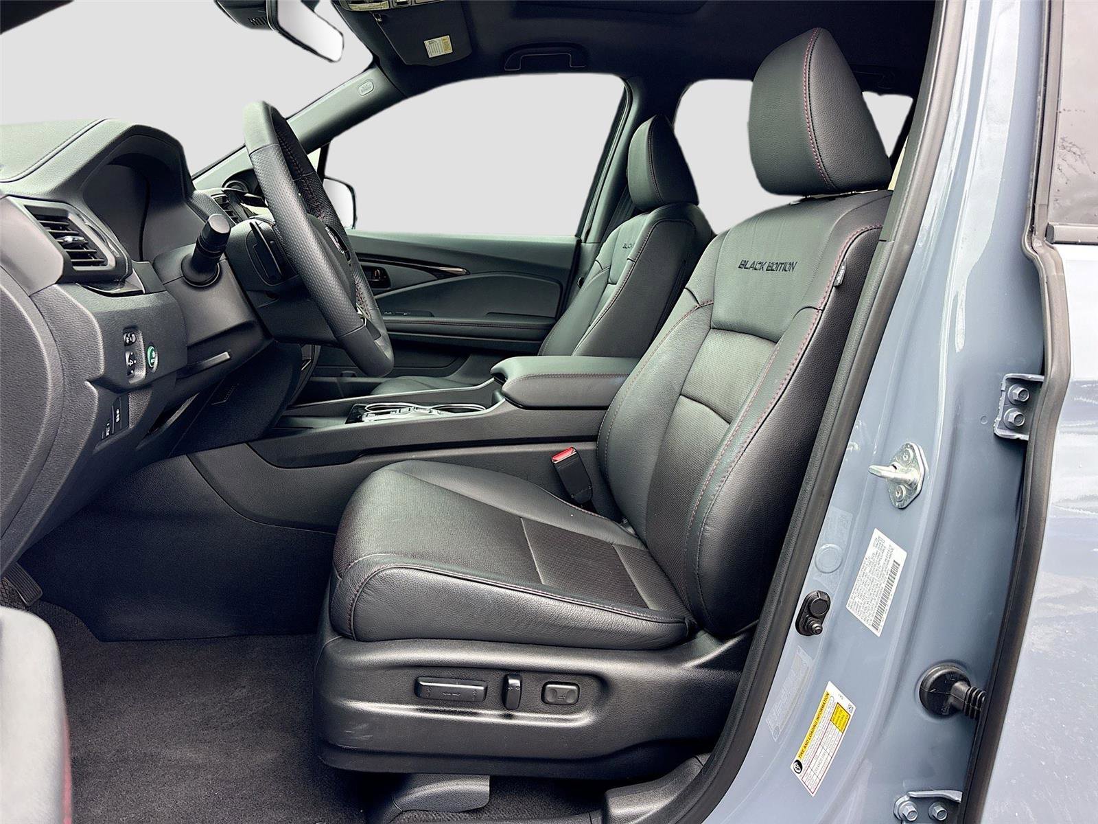 Certified 2025 Honda Passport Black Edition image 26