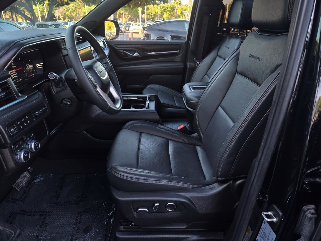 Used 2024 GMC Yukon Denali AWD/4WD image 18