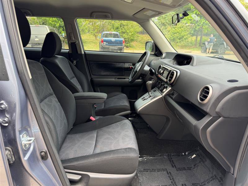 Used 2011 Scion xB FWD image 42