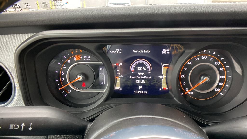 Used 2024 Jeep Wrangler Sahara w/ Safety Group image 17