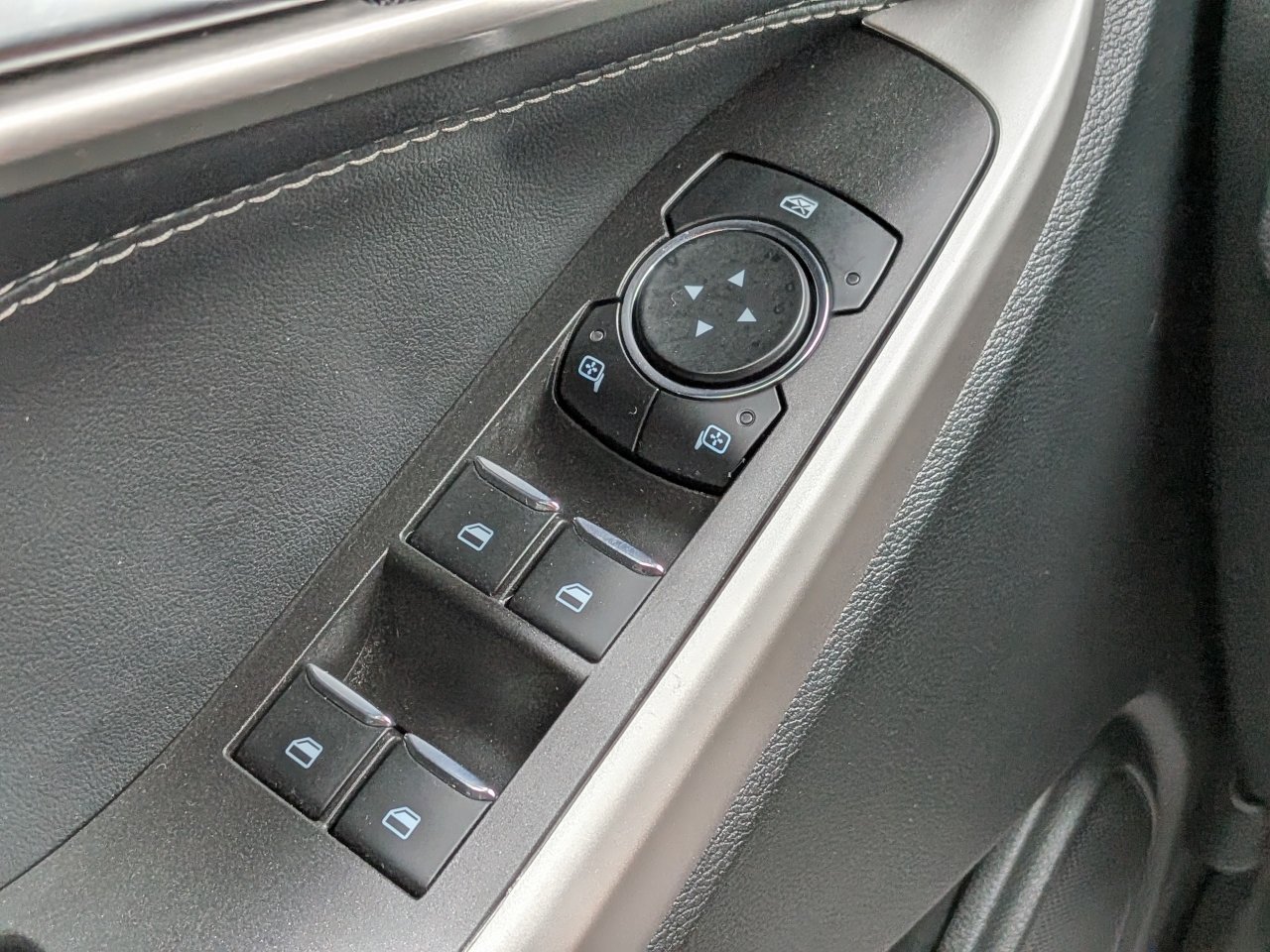 Used 2023 Ford Explorer XLT w/ Equipment Group 202A AWD/4WD image 29
