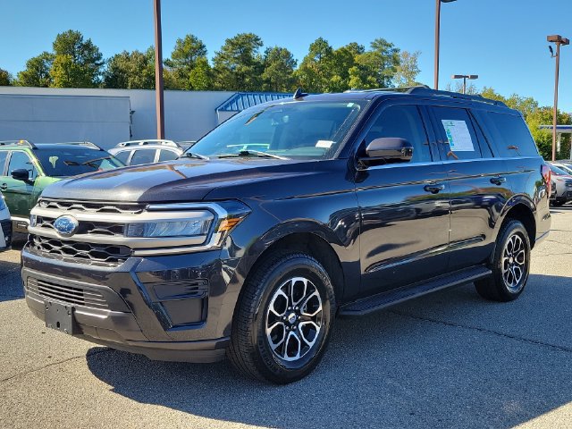 Used 2024 Ford Expedition XLT RWD image 3