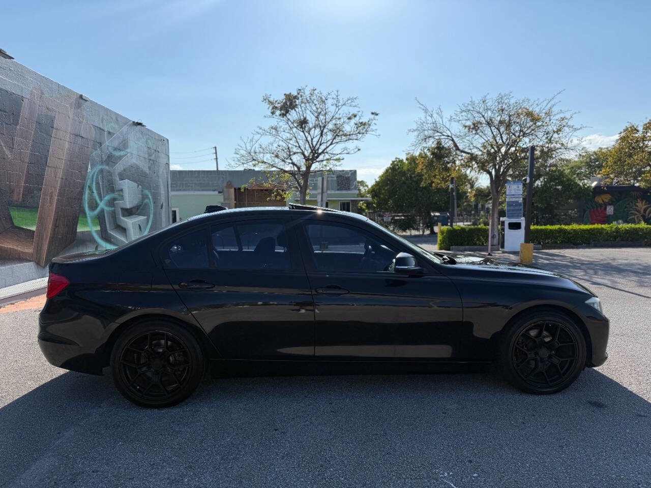 Used 2015 BMW 320i xDrive Sedan AWD/4WD image 4