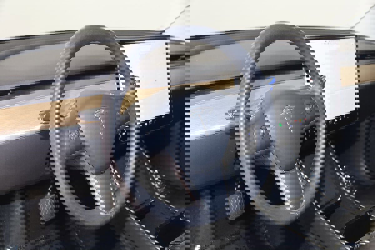 Used 2020 Tesla Model 3 Standard Range image 6