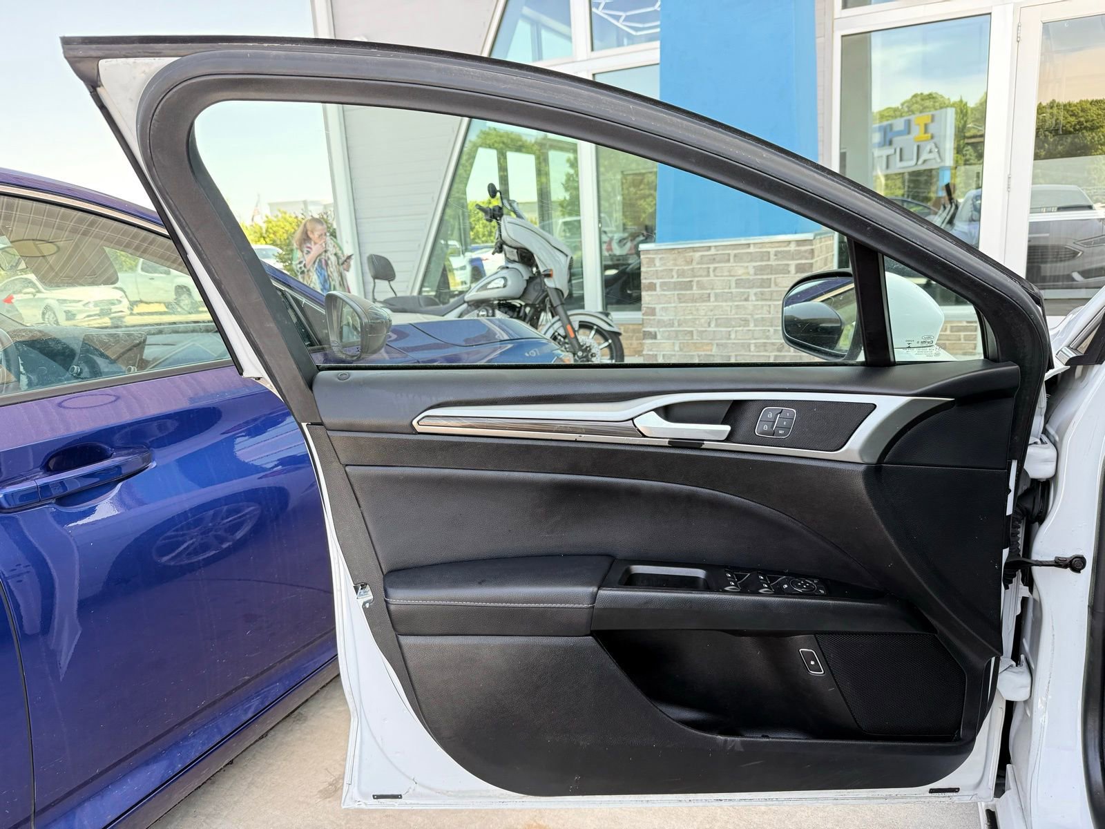 Used 2018 Ford Fusion SE w/ Equipment Group 602A FWD image 10
