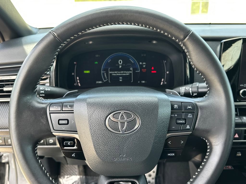 Used 2025 Toyota Camry SE image 24