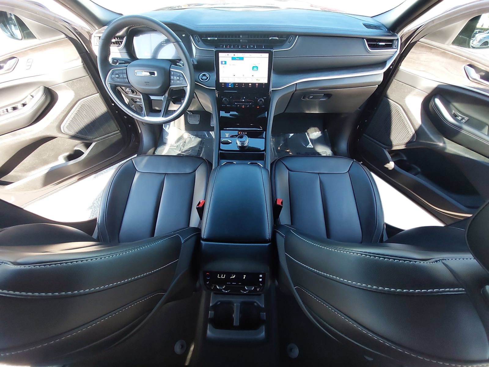 Used 2025 Jeep Grand Cherokee L Limited AWD/4WD image 9
