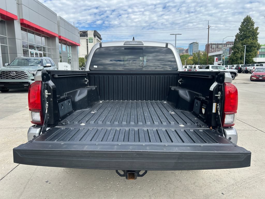 Certified 2018 Toyota Tacoma TRD Sport AWD/4WD image 15