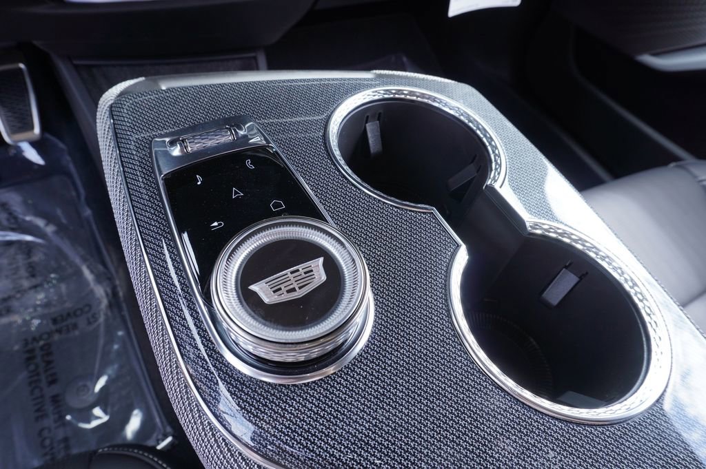 New 2025 Cadillac Optiq Luxury 2 AWD/4WD image 18