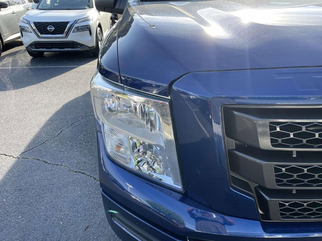 Used 2022 Nissan Titan SV image 16