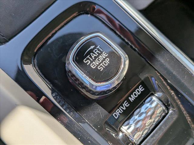 Used 2021 Volvo XC60 T6 Momentum image 16