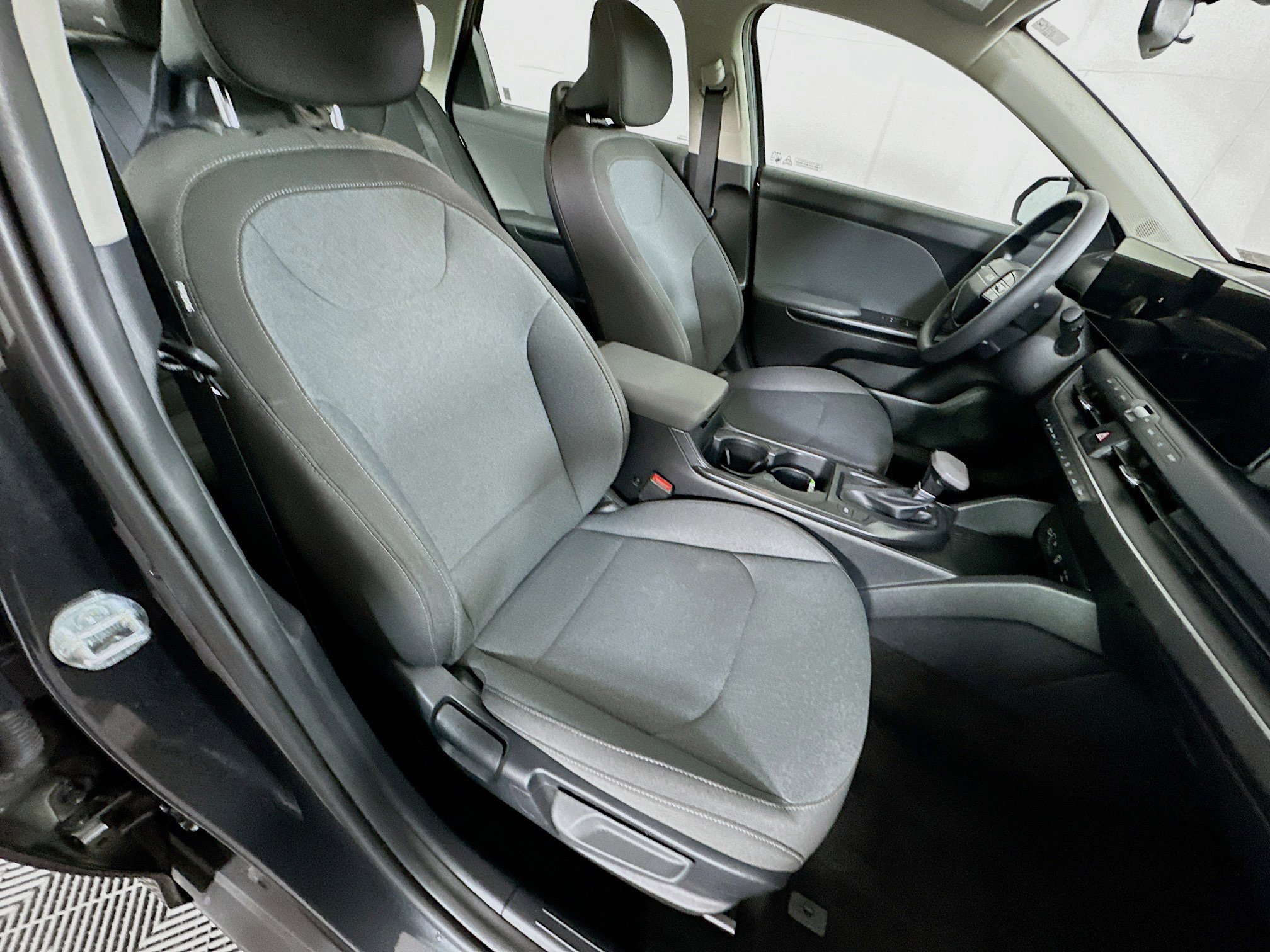 Used 2025 Kia K4 FWD image 30