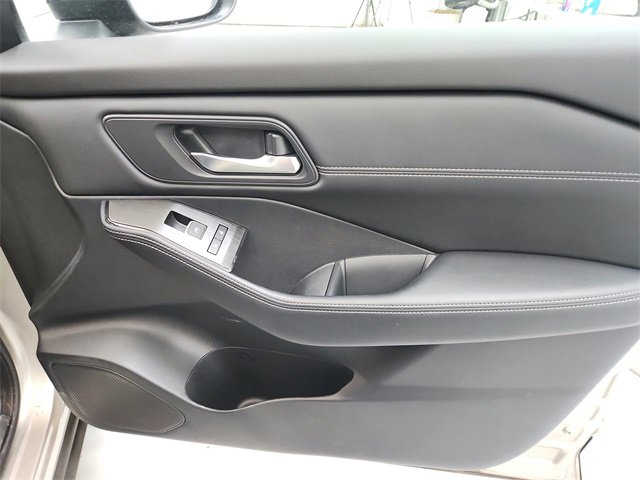 Used 2025 Nissan Rogue SL w/ Tech Package image 40