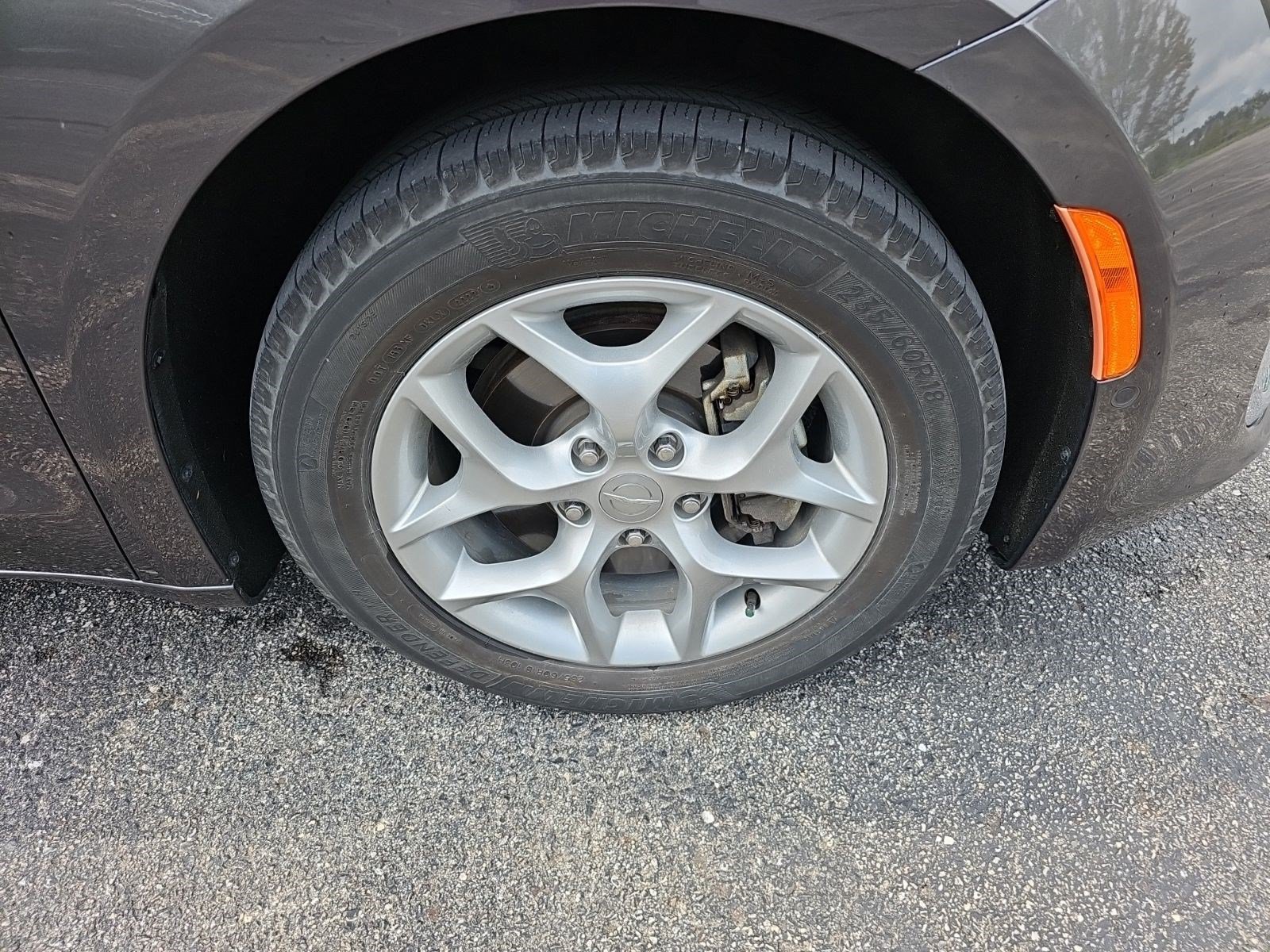 Used 2019 Chrysler Pacifica Touring-L Plus w/ Advanced Safetytec Group FWD image 10