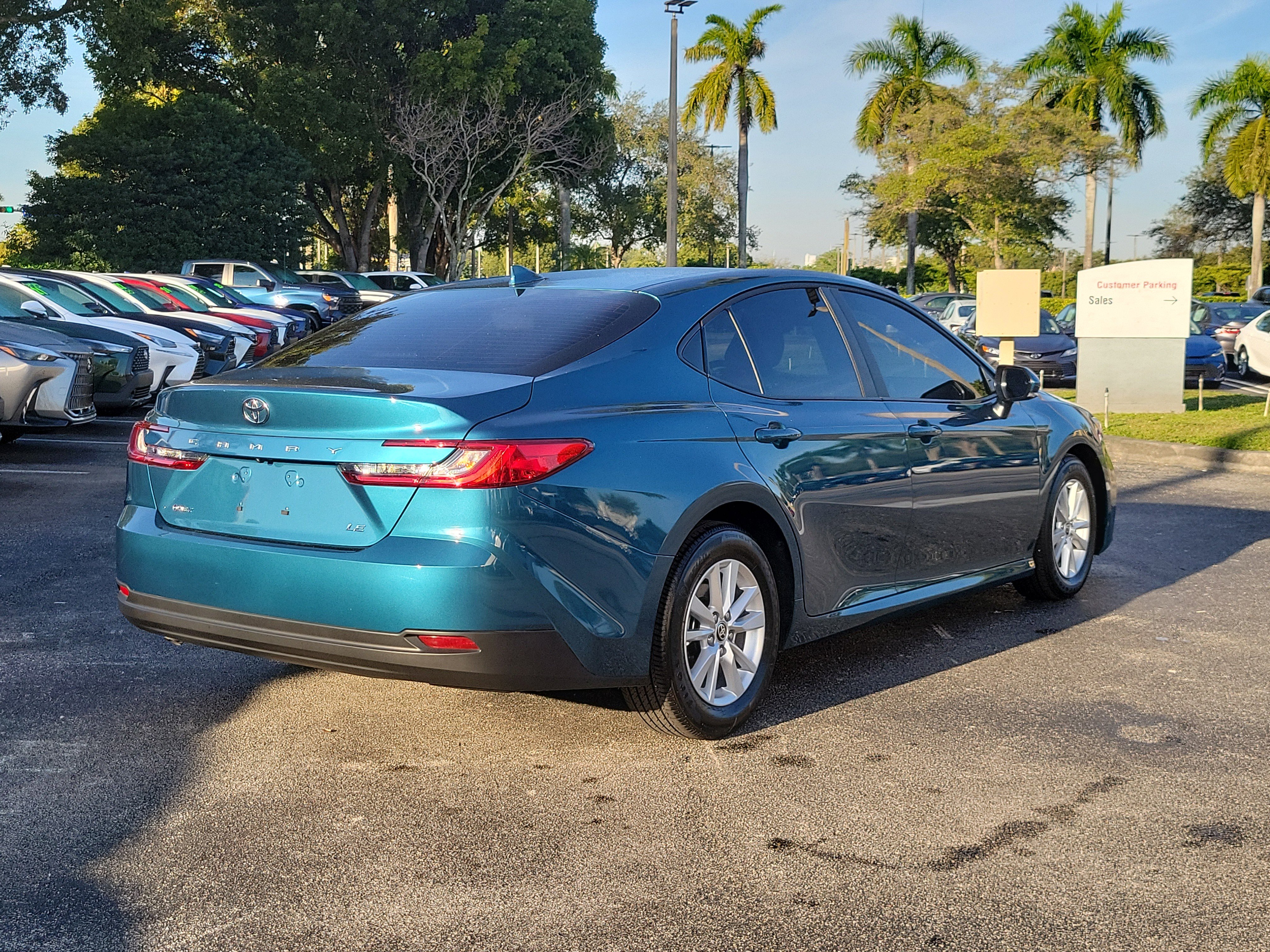 Used 2025 Toyota Camry LE image 5