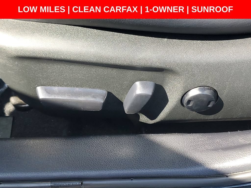 Used 2013 Toyota Camry SE w/ Leather Pkg FWD image 23