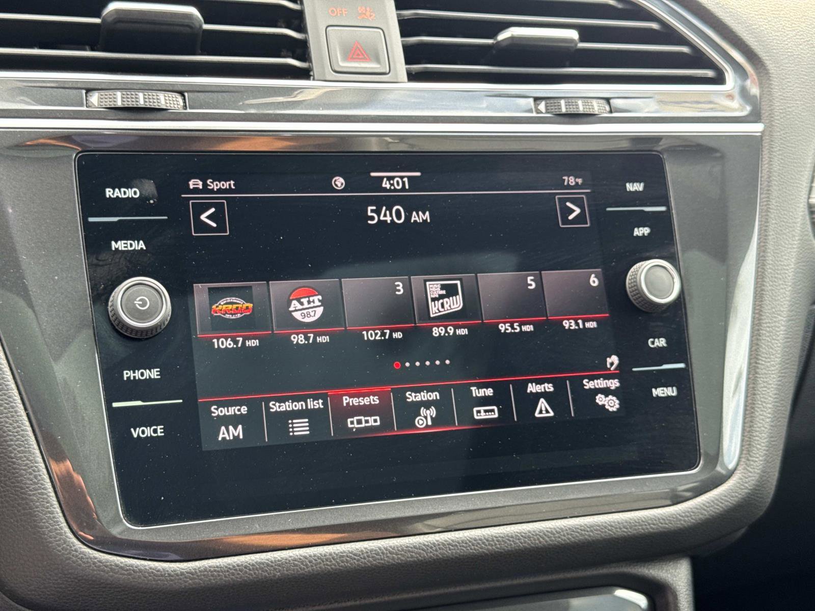 Certified 2023 Volkswagen Tiguan SEL R-Line image 23