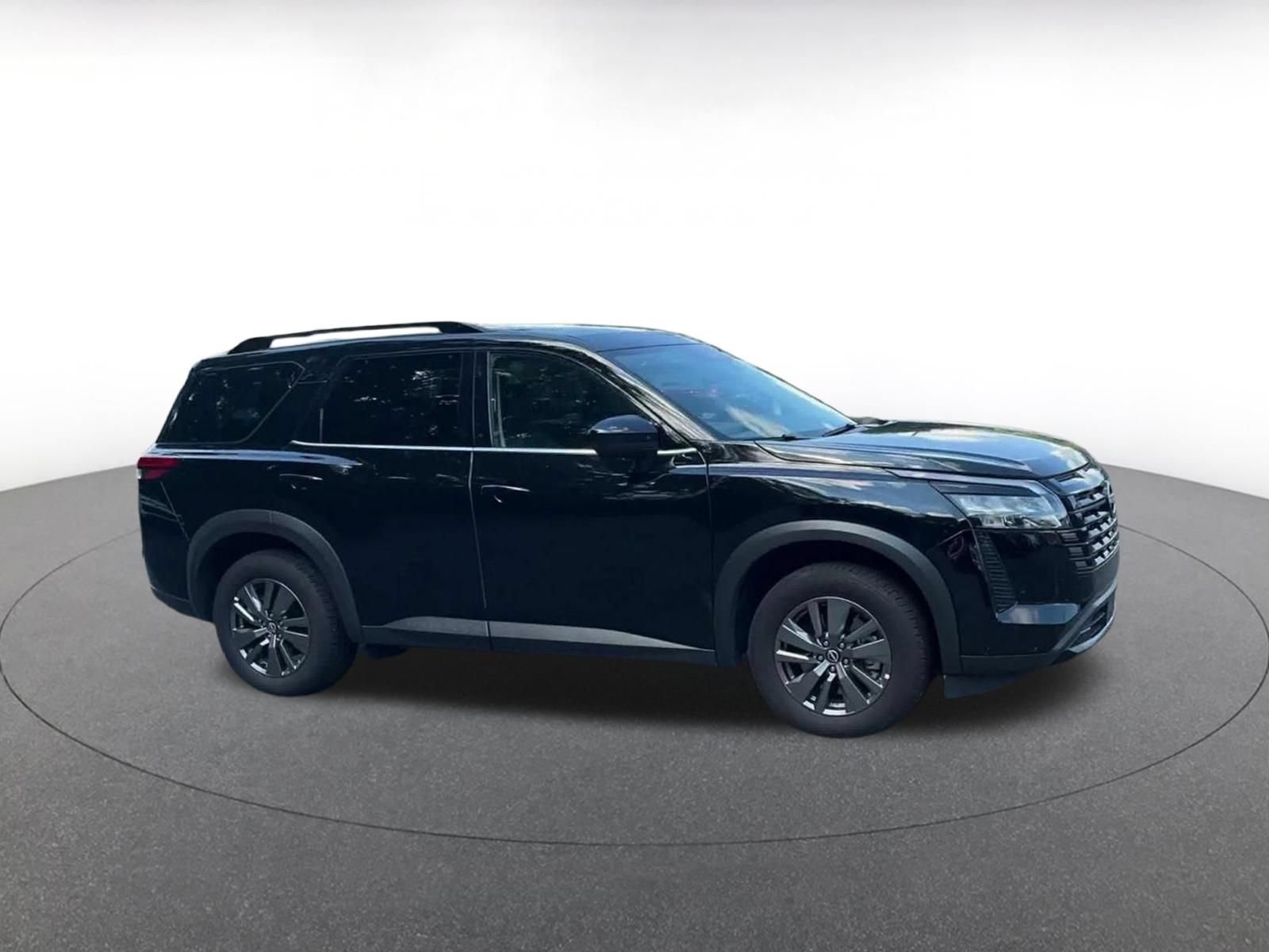 Used 2026 Nissan Pathfinder SV FWD image 2