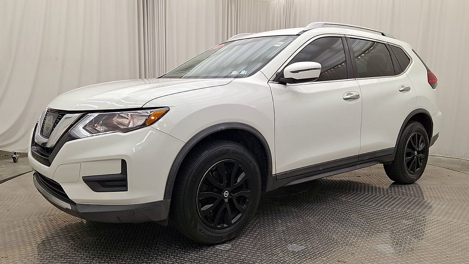 Used 2017 Nissan Rogue SV AWD/4WD image 10