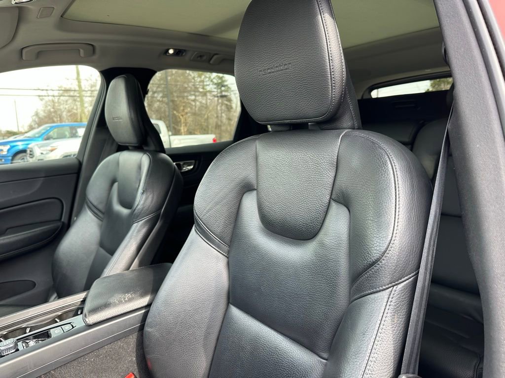 Used 2019 Volvo XC60 T5 Inscription image 14