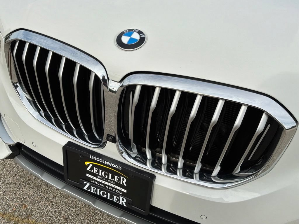 Used 2021 BMW X5 xDrive40i w/ Parking Assistance Package AWD/4WD image 11