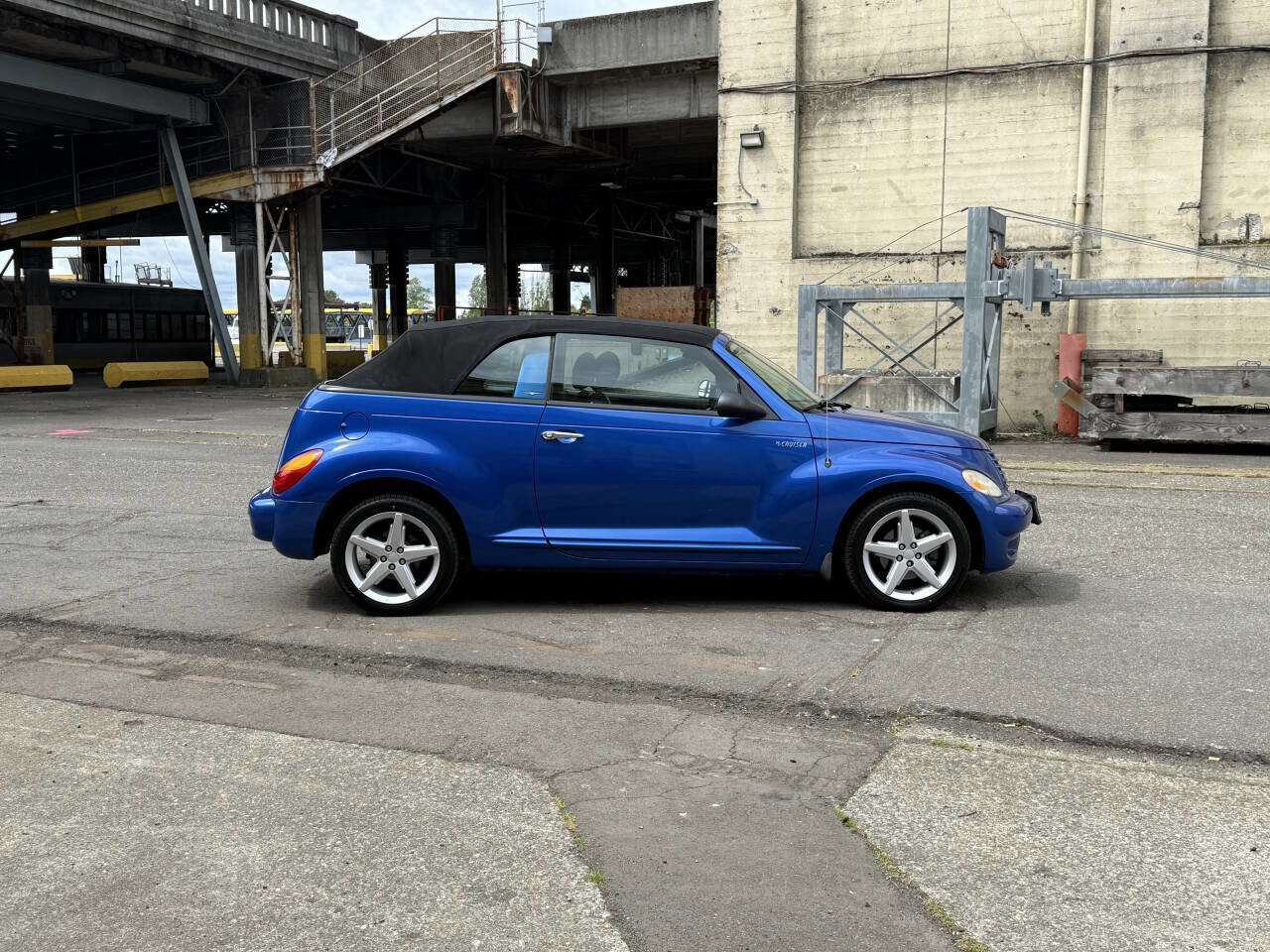Used 2005 Chrysler PT Cruiser GT FWD image 11