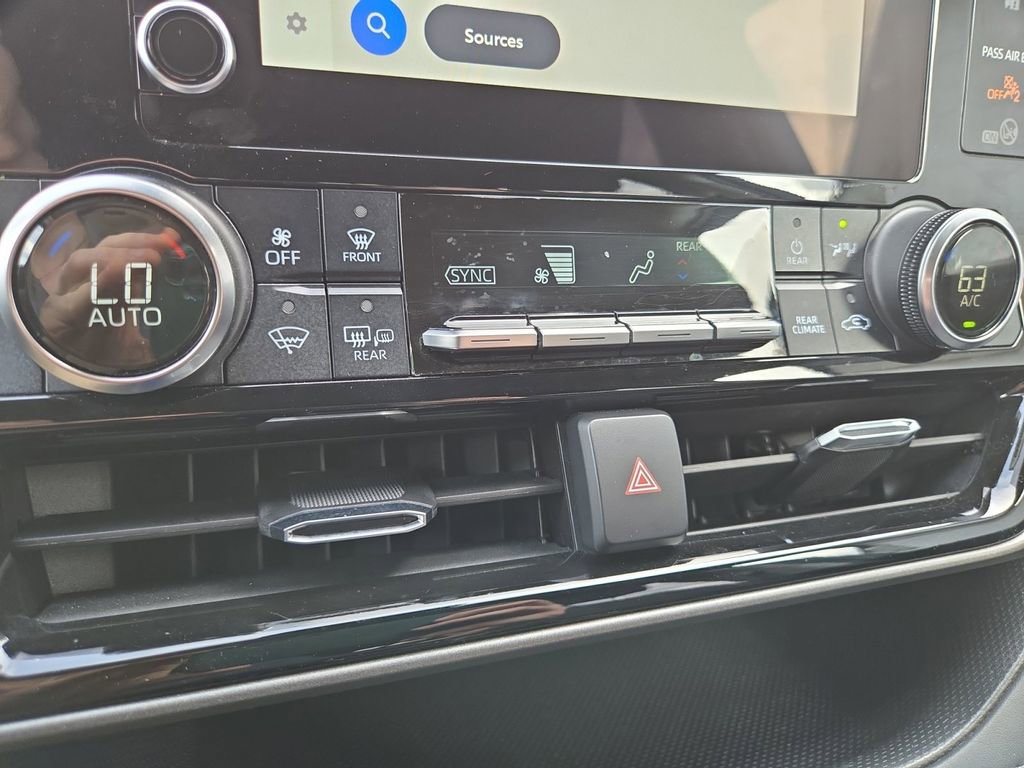 Used 2023 Toyota Highlander LE image 18