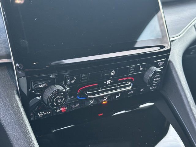 New 2025 Jeep Grand Cherokee Limited w/ Black Appearance Package image 30