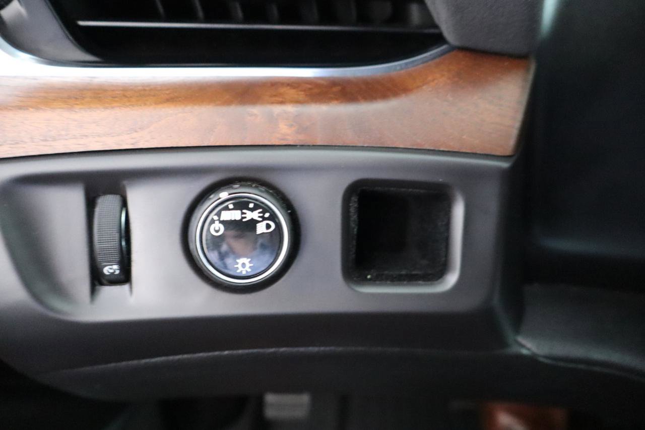 Used 2018 Cadillac Escalade Luxury RWD image 25