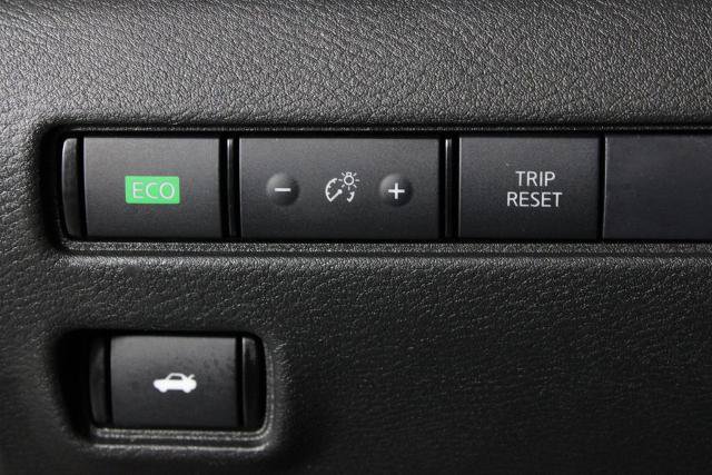 Certified 2025 Nissan Sentra SR FWD image 24