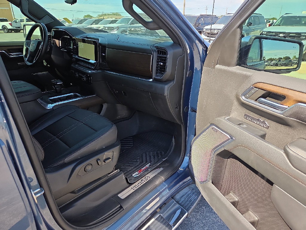 Used 2024 Chevrolet Silverado 1500 High Country w/ Technology Package AWD/4WD image 13