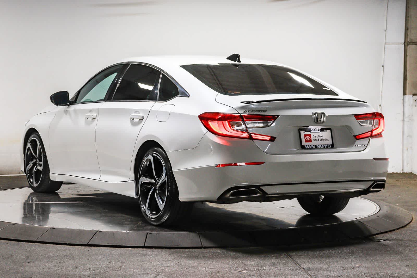 Used 2022 Honda Accord Sport image 2