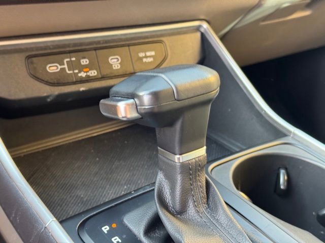 Used 2025 Kia Carnival FWD image 24