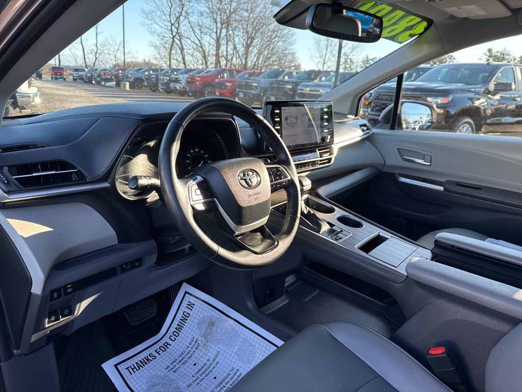 Used 2022 Toyota Sienna XLE image 20
