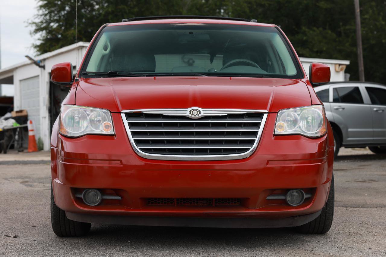 Used 2008 Chrysler Town & Country Touring w/ Entertainment Group #2 FWD image 17