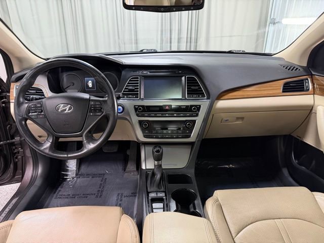 Used 2015 Hyundai Sonata Limited w/ Option Group 06 FWD image 12