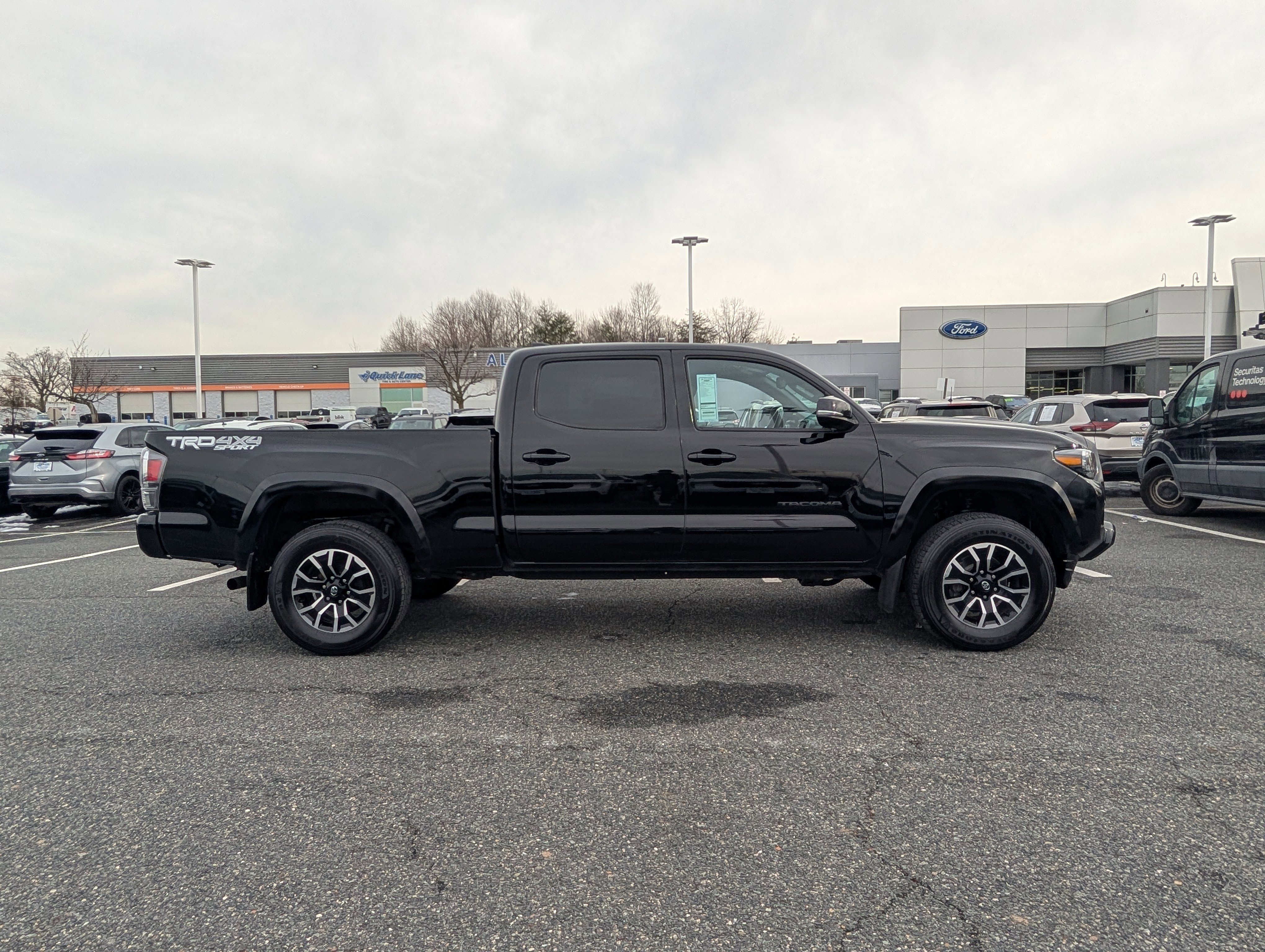 Used 2022 Toyota Tacoma TRD Sport image 2