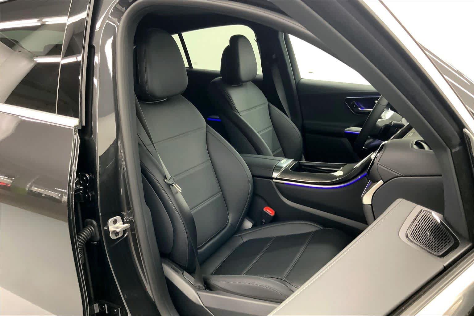 Used 2026 Mercedes-Benz GLC 300 4MATIC image 2