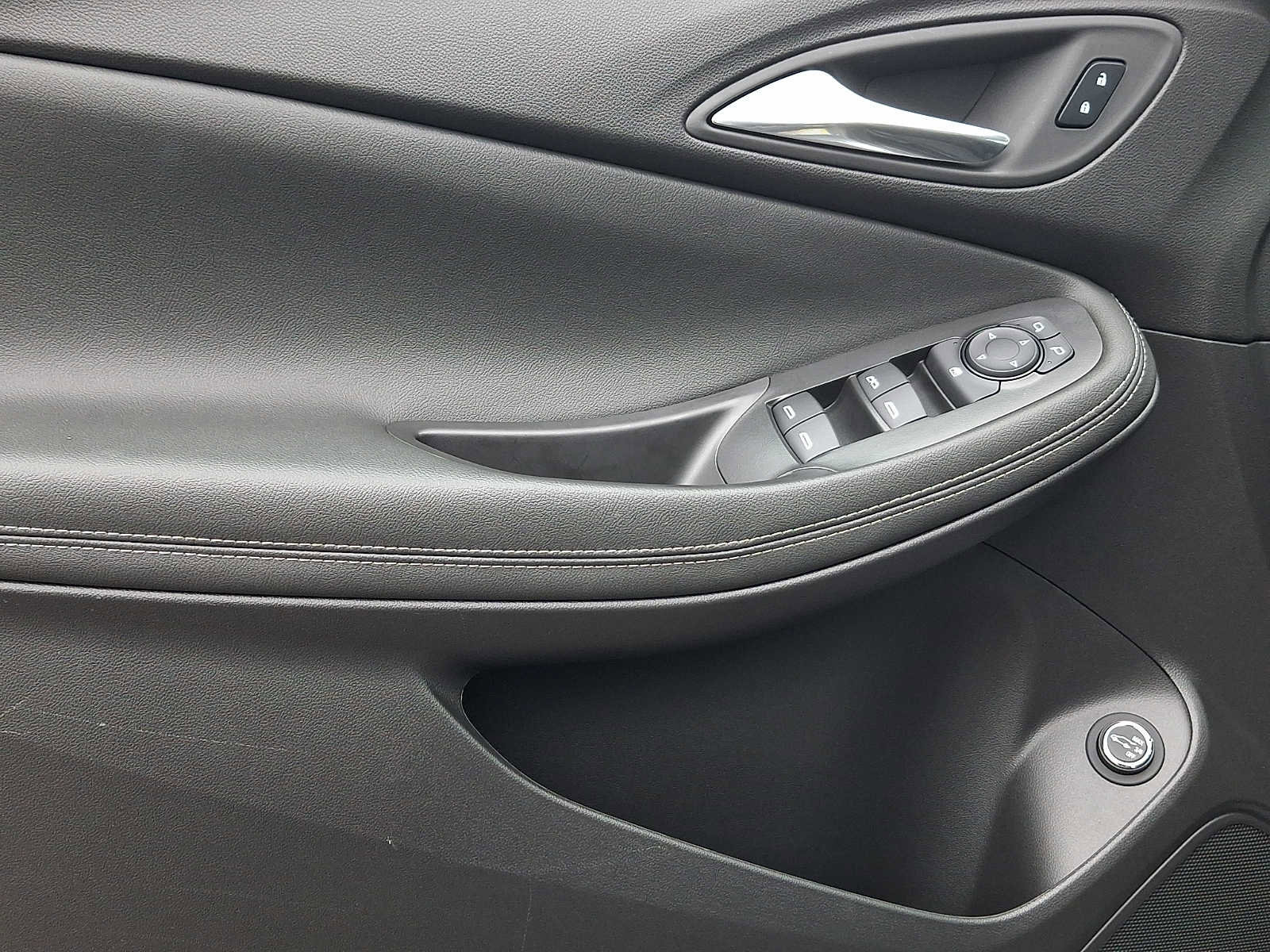 Certified 2025 Buick Encore GX Preferred FWD image 14