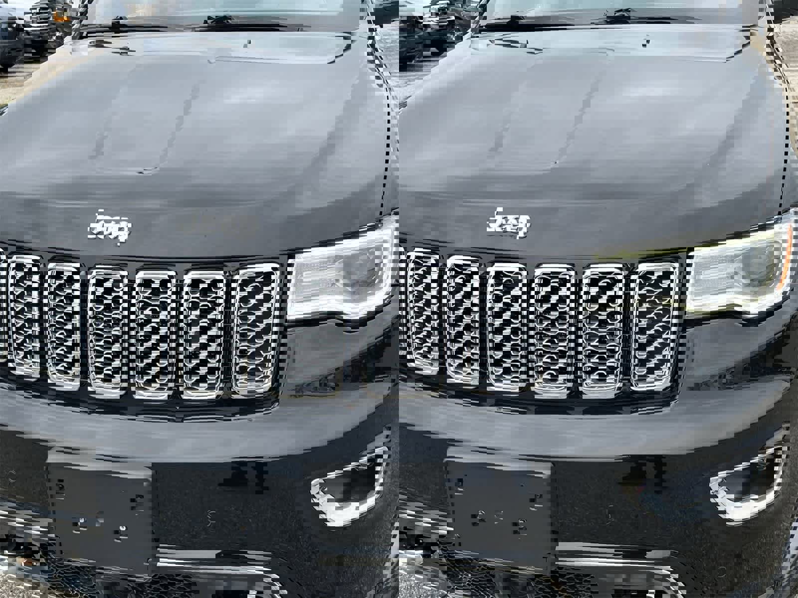 Used 2017 Jeep Grand Cherokee Overland w/ Jeep Active Safety Group image 11