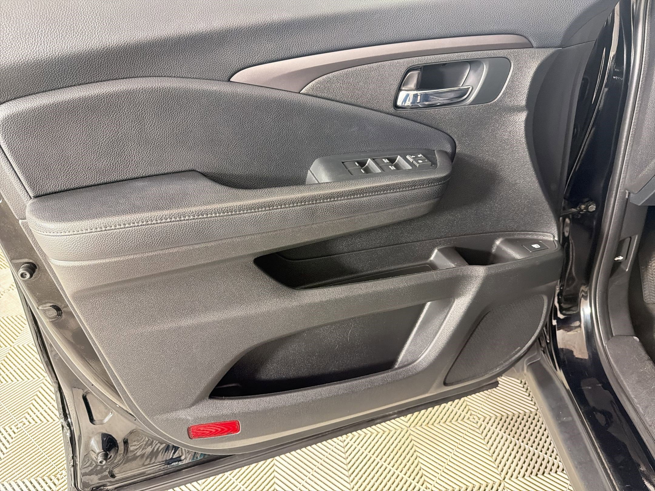Used 2022 Honda Pilot Sport image 13